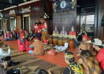 Pesulap Merah di area adat suku dayak