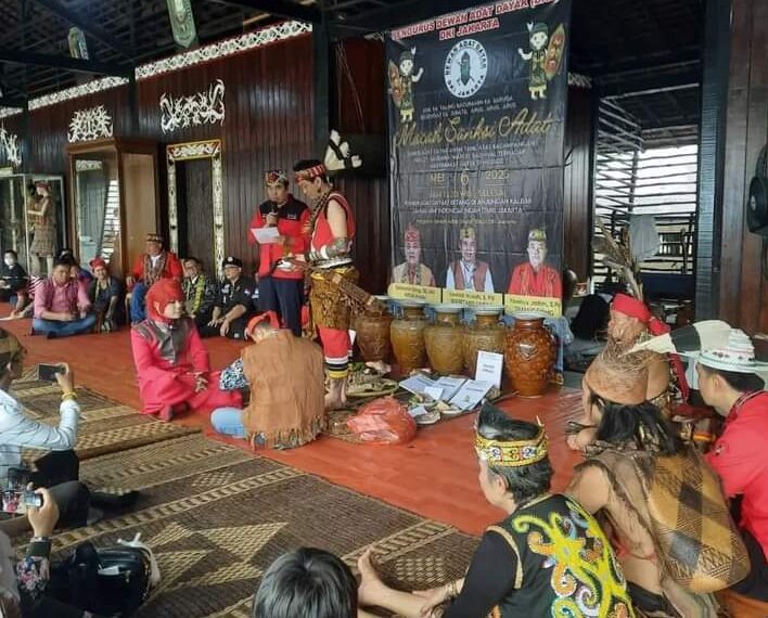 Pesulap Merah di area adat suku dayak